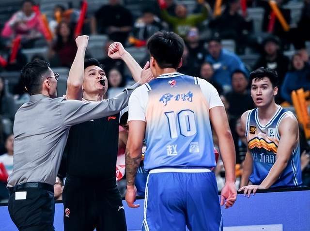 队内氛围, 伤病不断, 躲避大量粉 队内氛围, 伤病不断, 躲避大量粉