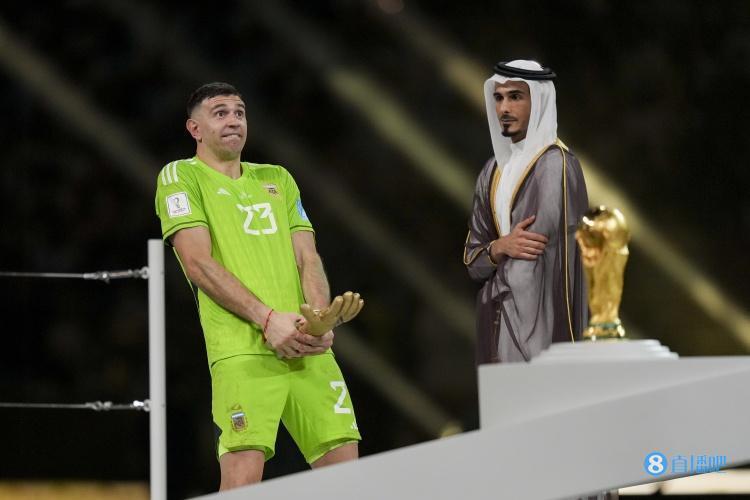 手势, 埃梅里对马 手势, 埃梅里对马