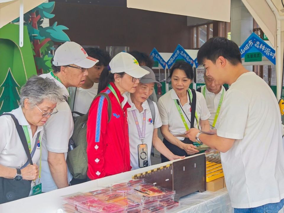 kAA, 迎接全球宾, 李煜