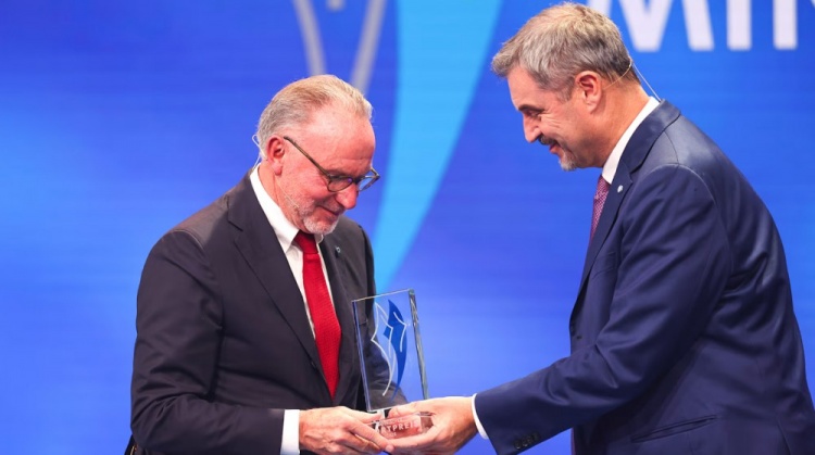 满热情地推, 贝肯鲍尔 满热情地推, 贝肯鲍尔