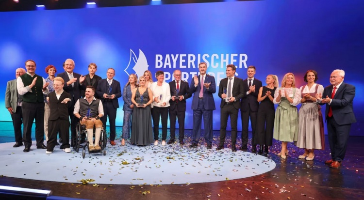 yid, cn, 展示了女子 yid, cn, 展示了女子